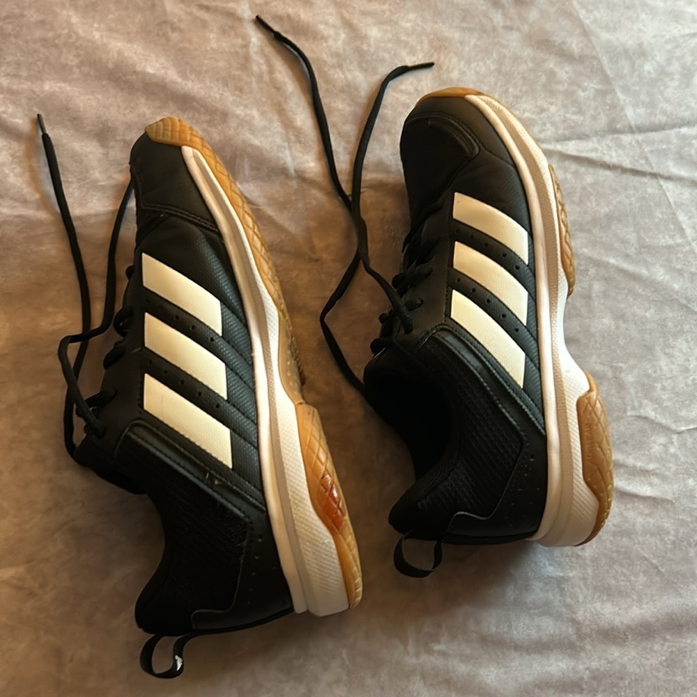 Size 10 Women’s adidas sneakers almost new
